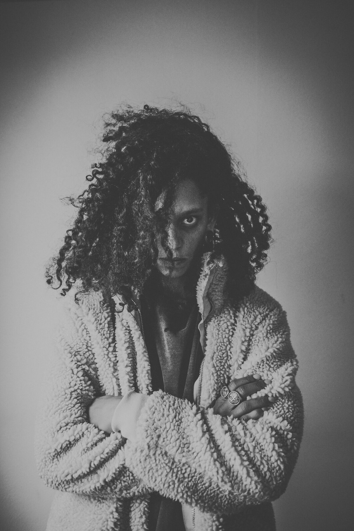 HOLETEETH, portrait presse en noir et blanc